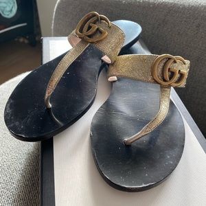 Gucci Marmont Leather Thong Sandals With Double G- Platinum 37.5